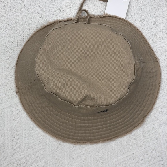 Jacquemus bucket hat khaki main image 4